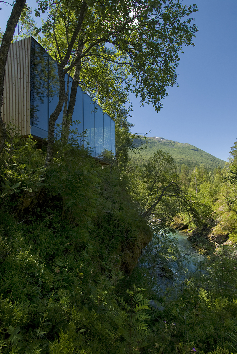 Illustration for article titled I want to live in one of these spectacular cabins in a Norwegian fjord